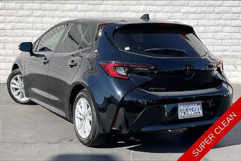 Used 2025 Toyota Corolla Hatchback SEImage 10