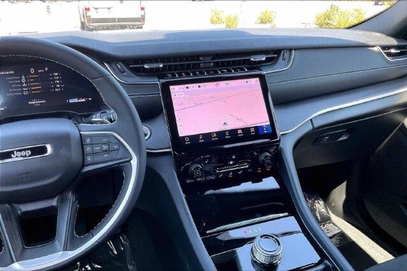 New 2027 Jeep Grand Cherokee Laredo X 4x4Image 5