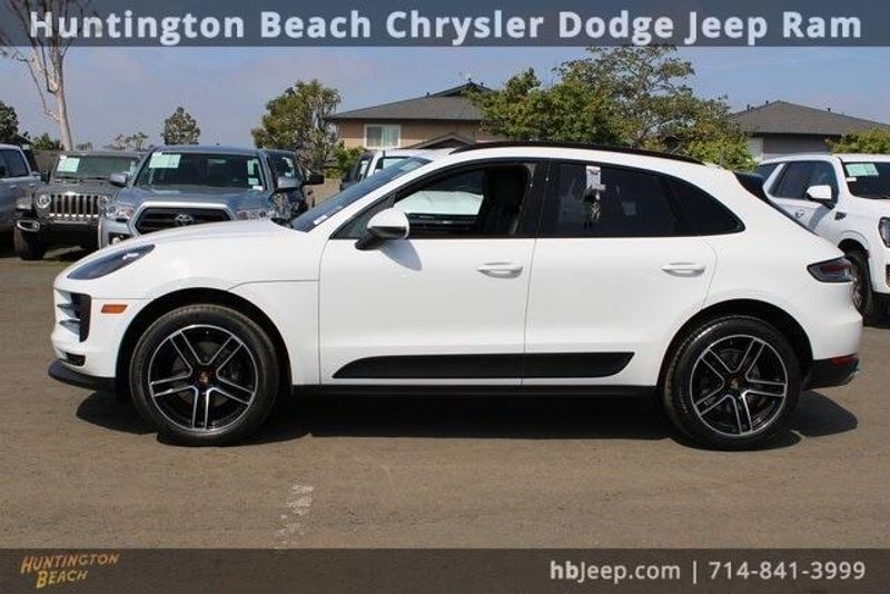 2020 Porsche Macan BaseImage 8