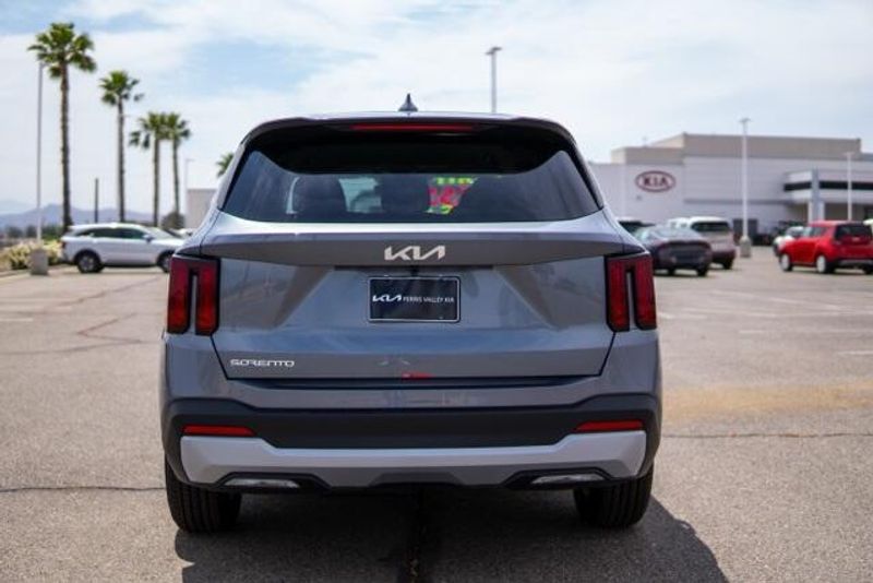 2025 Kia Sorento LXImage 6