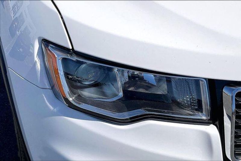 Used 2021 Jeep Grand Cherokee Laredo XImage 27