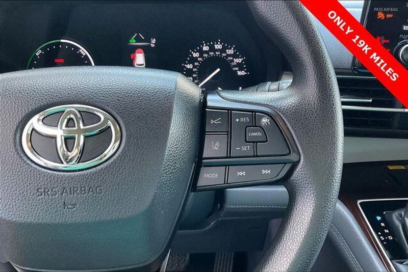Used 2022 Toyota Sienna LEImage 19