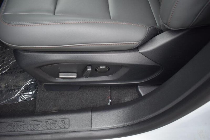New 2025 Ford Explorer ActiveImage 15