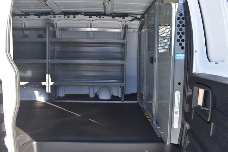 New 2025 Chevrolet Express 2500 Work VanImage 14
