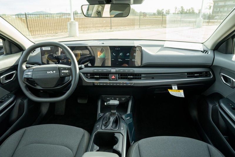 Used 2025 Kia K4 LXImage 18
