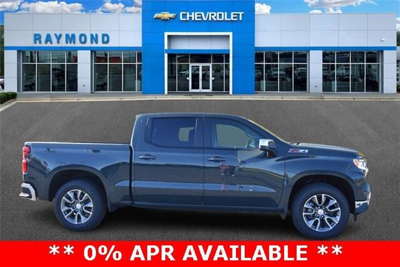 New 2025 Chevrolet Silverado 1500 LTImage 2