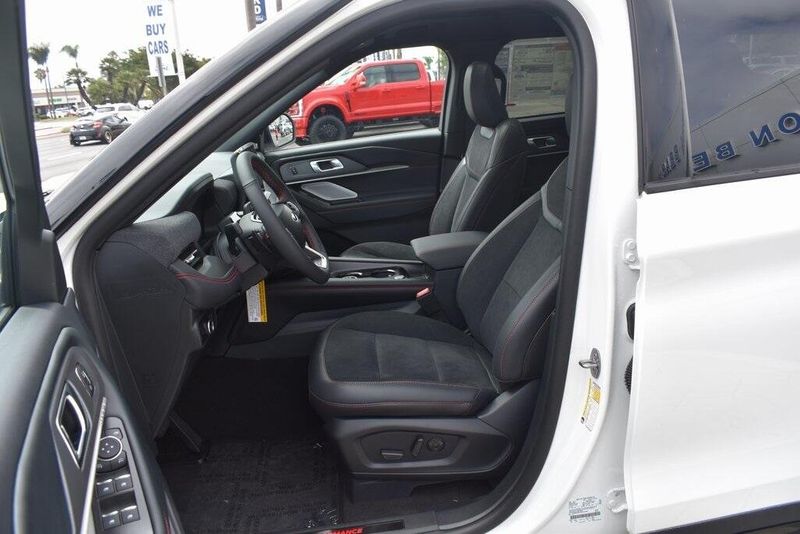 New 2025 Ford Explorer STImage 19