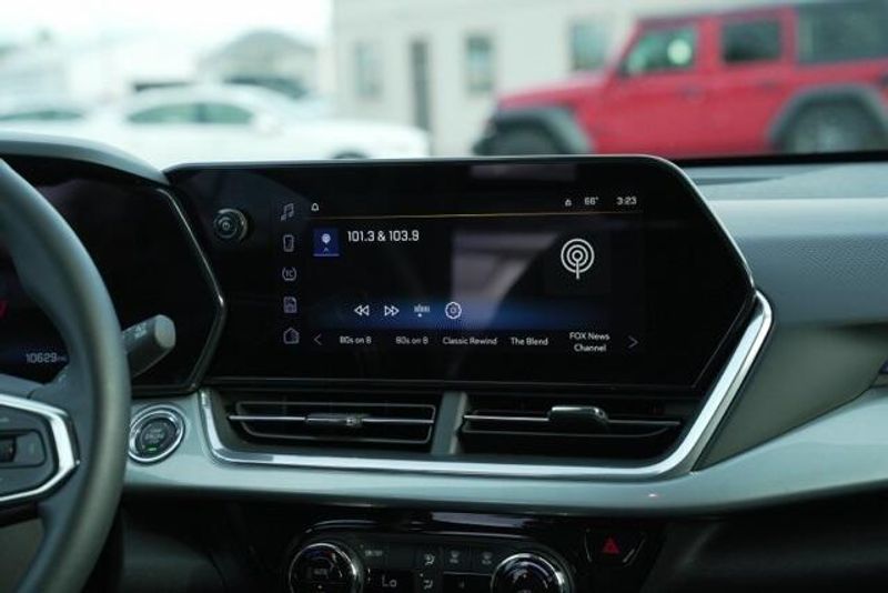 Used 2024 Chevrolet Trax LTImage 18