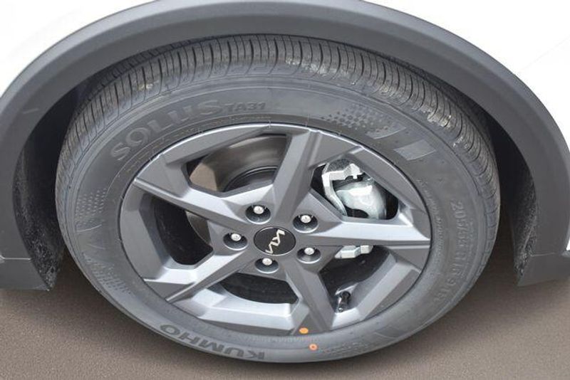 New 2026 Kia K4 LXSImage 12