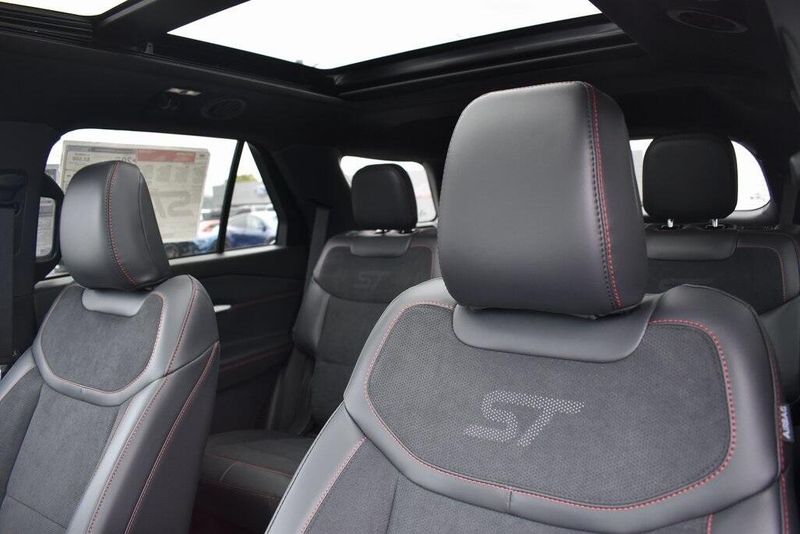 New 2025 Ford Explorer STImage 24