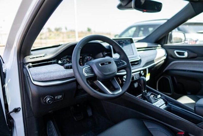 New 2025 Jeep Compass LatitudeImage 11