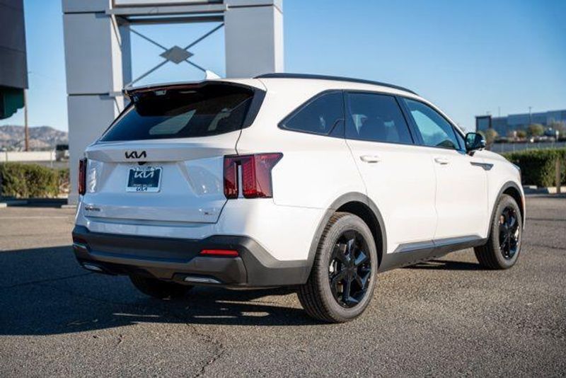 New 2026 Kia Sorento Plug-In Hybrid EXImage 7