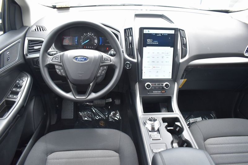 2024 Ford Edge SEImage 11
