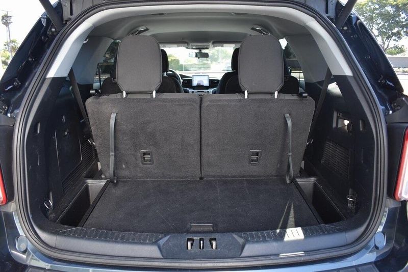Used 2022 Ford Explorer XLTImage 5