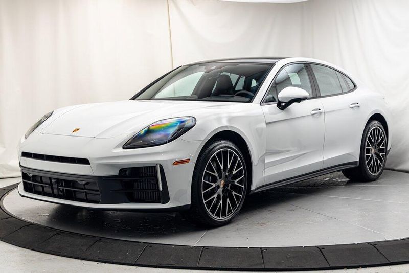 2025 Porsche Panamera 4Image 1