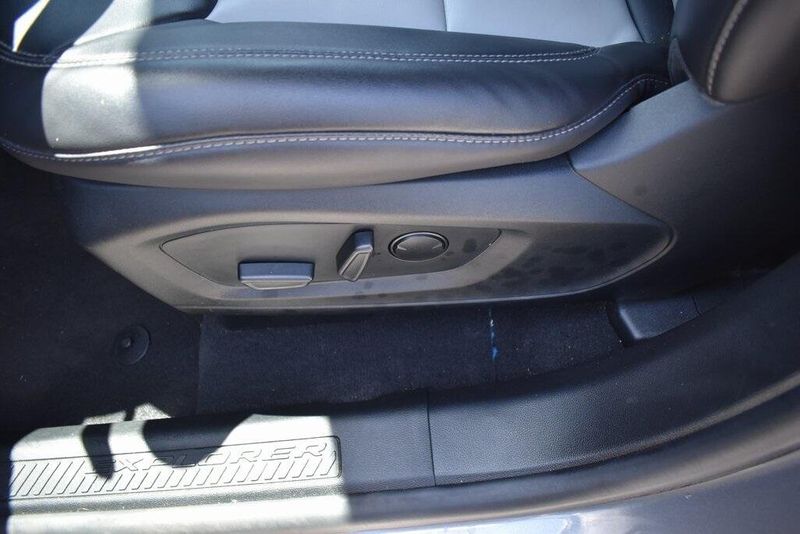 Used 2022 Ford Explorer XLTImage 15