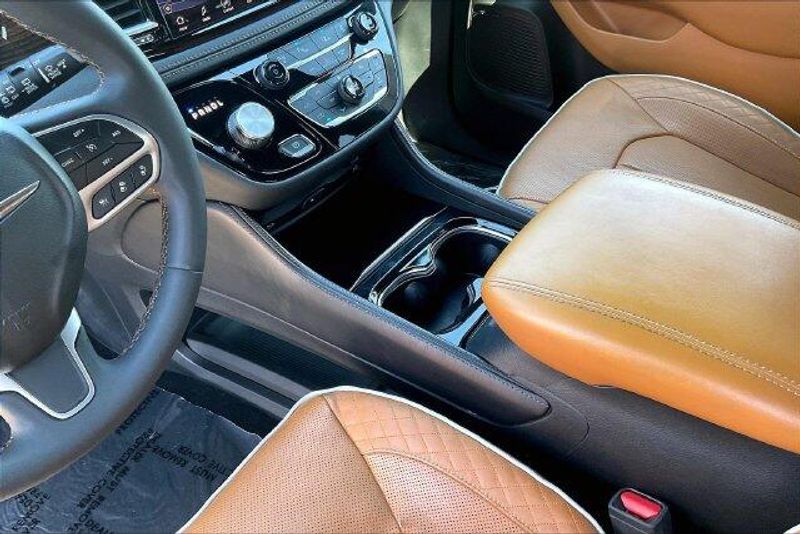 Used 2023 Chrysler Pacifica Hybrid PinnacleImage 17