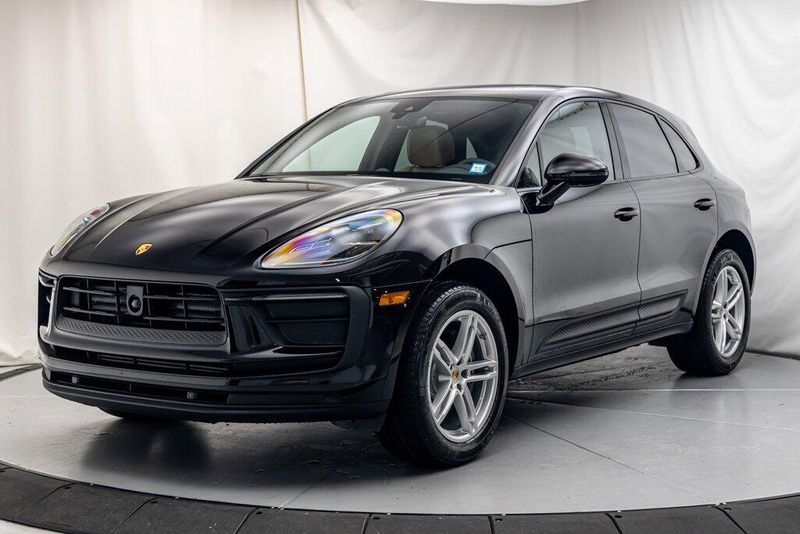 2025 Porsche Macan BaseImage 1