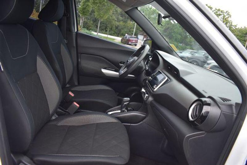 Used 2018 Nissan Kicks SVImage 12