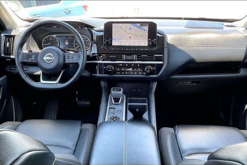 Used 2025 Nissan Pathfinder SLImage 15