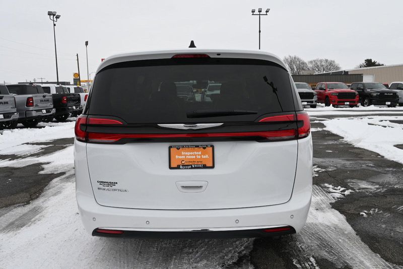 2023 Chrysler Pacifica Touring LImage 8