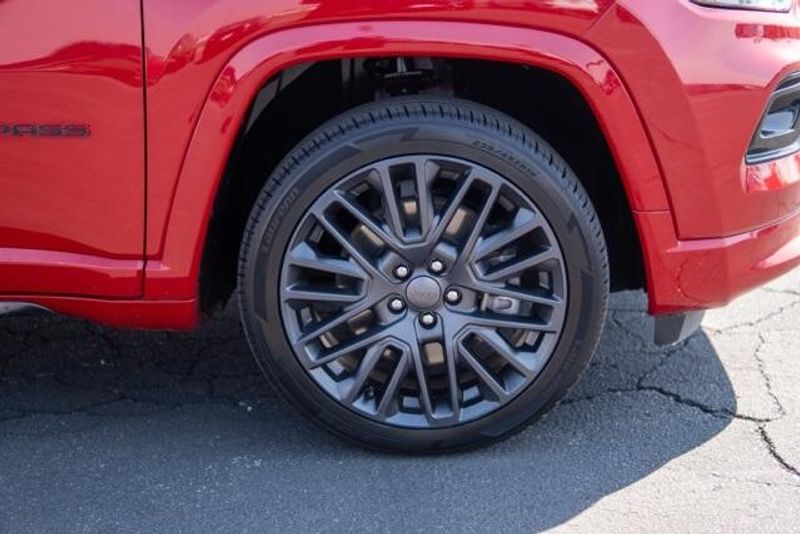 Used 2023 Jeep Compass LimitedImage 9