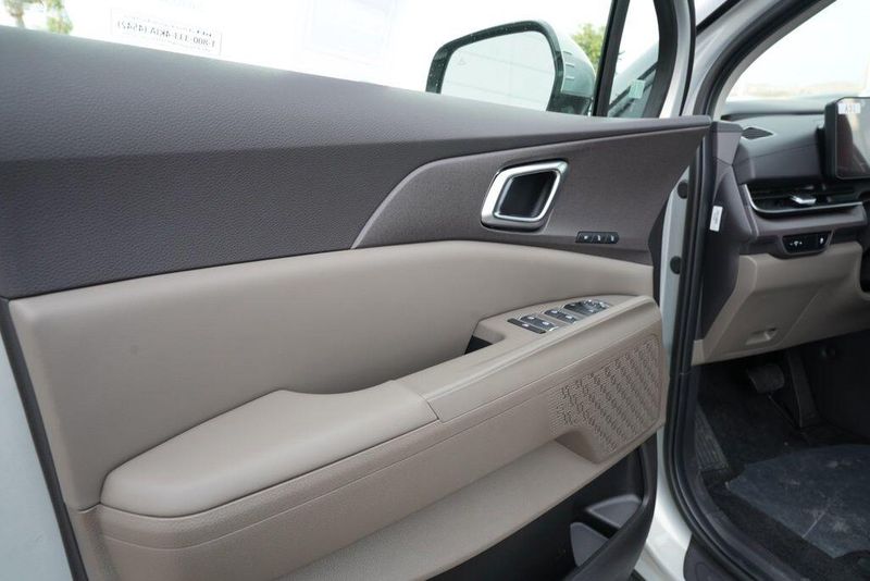 New 2026 Kia Carnival EXImage 11