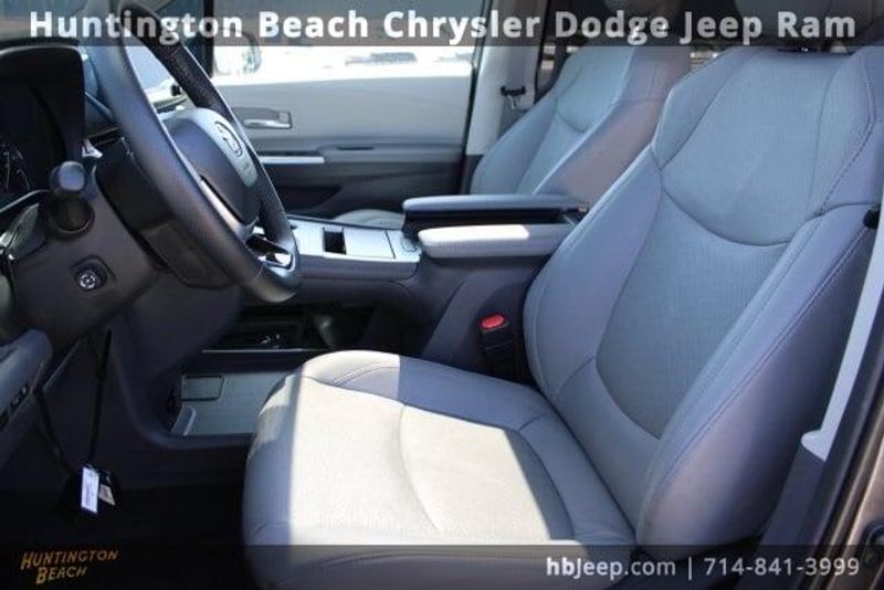 2023 Toyota Sienna LimitedImage 39