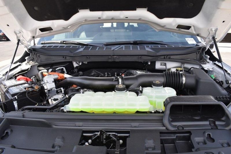 New 2025 Ford F-150 LariatImage 30