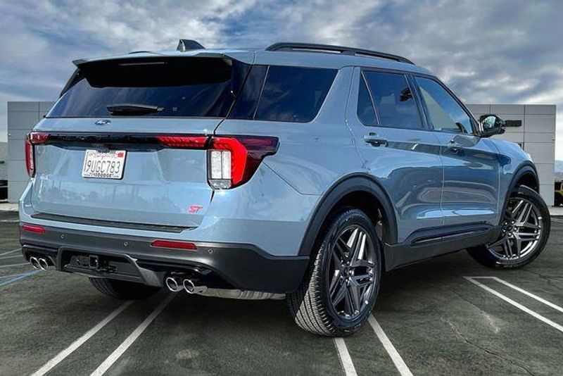 Used 2025 Ford Explorer STImage 13