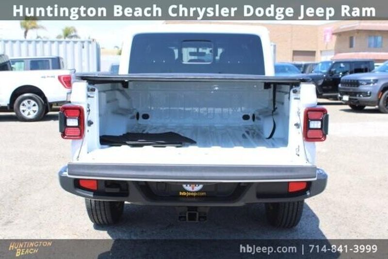 2022 Jeep Gladiator OverlandImage 10