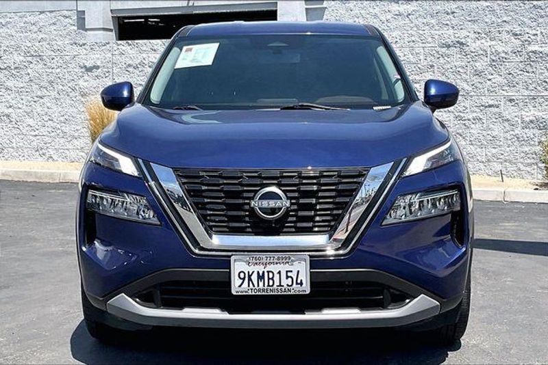 Used 2023 Nissan Rogue SVImage 2