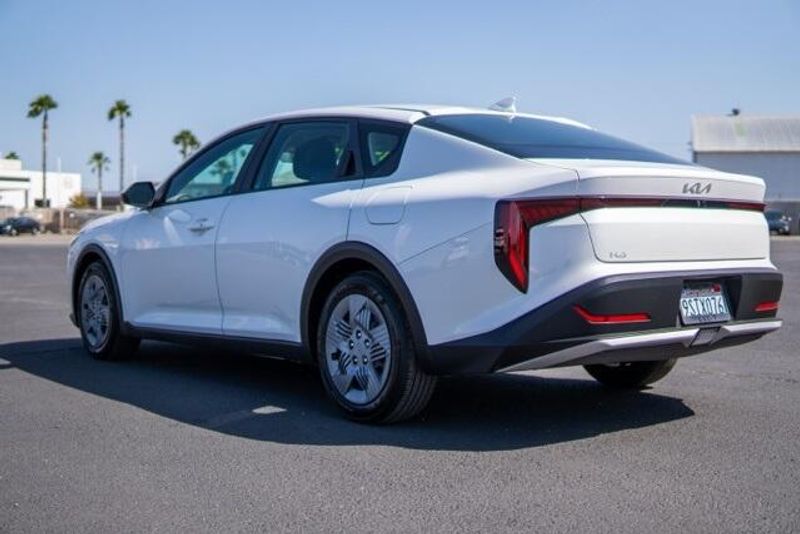 2025 Kia K4 LXImage 4