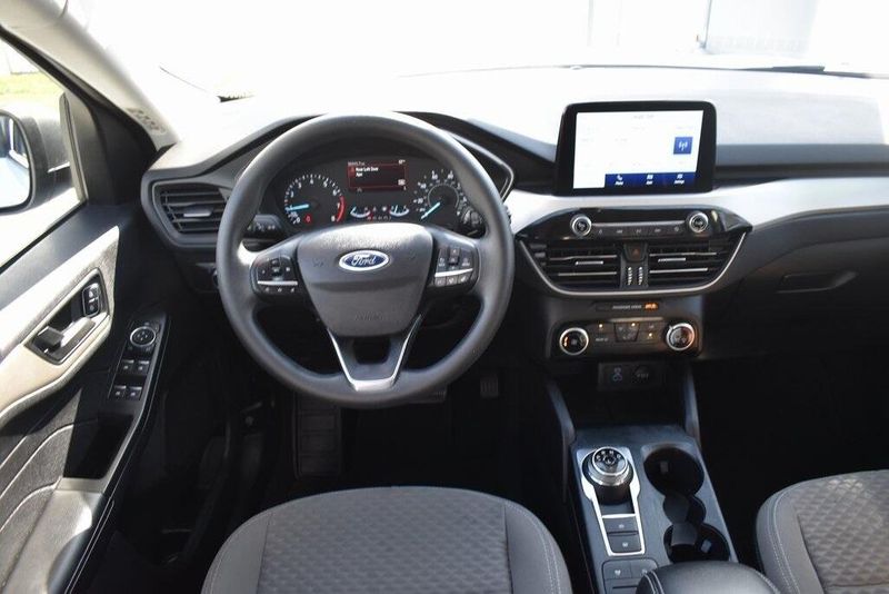 2022 Ford Escape SEImage 9