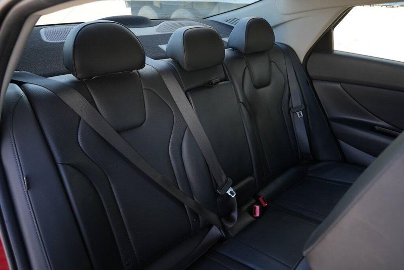 Used 2024 Hyundai Elantra LimitedImage 17