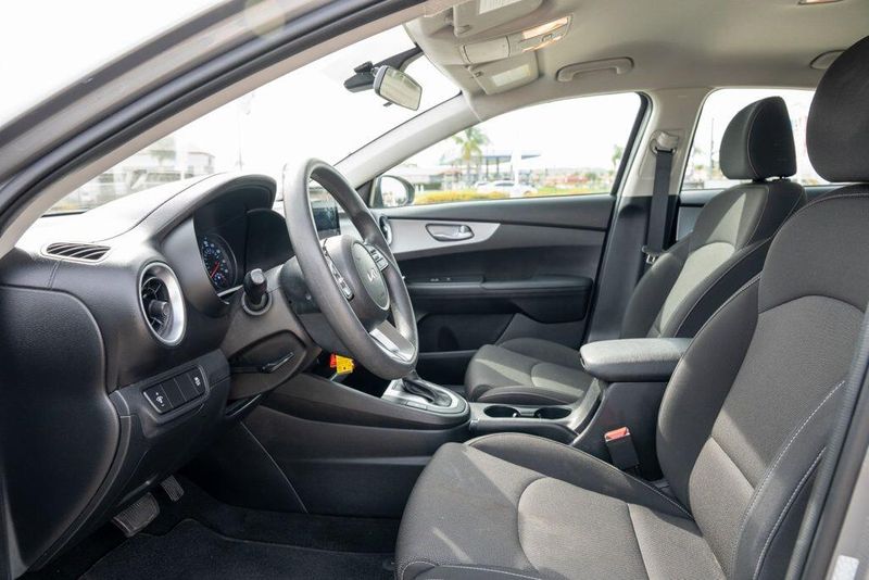 Used 2022 Kia Forte LXSImage 11
