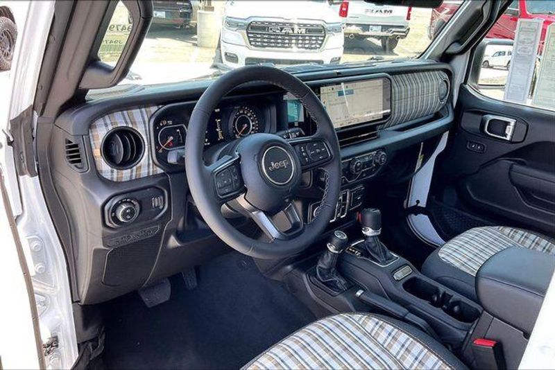New 2026 Jeep Gladiator 85th Anniversary Edition 4x4Image 6