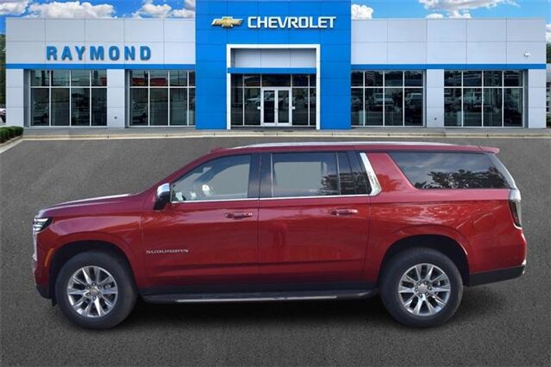 New 2026 Chevrolet Suburban PremierImage 6