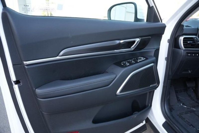 New 2025 Kia Telluride LXImage 18