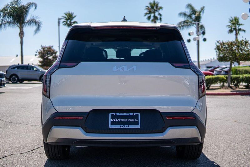 New 2026 Kia EV9 Light Long RangeImage 6