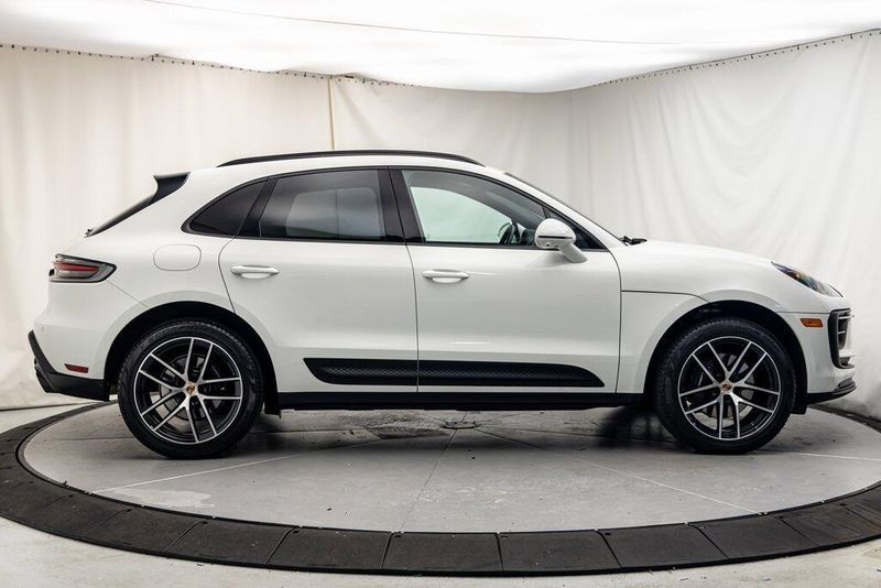 2024 Porsche Macan BaseImage 6