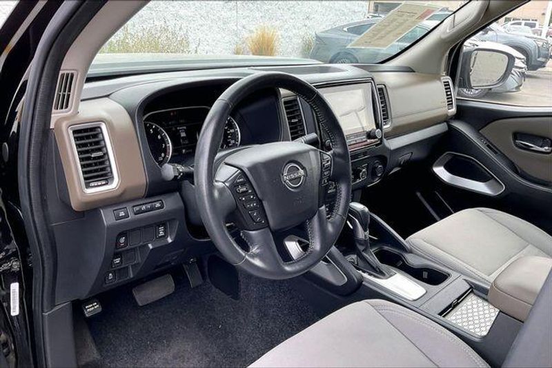 Used 2023 Nissan Frontier SVImage 14