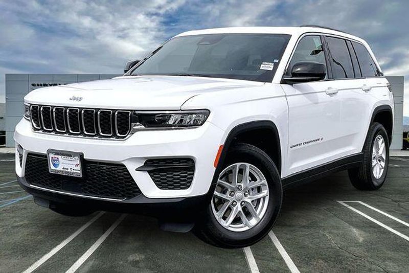 New 2026 Jeep Grand Cherokee Laredo X 4x4Image 1