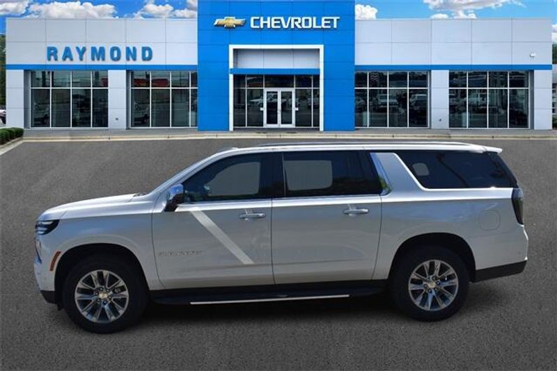 New 2025 Chevrolet Suburban PremierImage 6