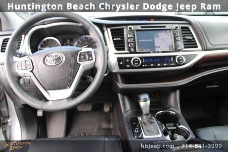 2016 Toyota Highlander LimitedImage 14