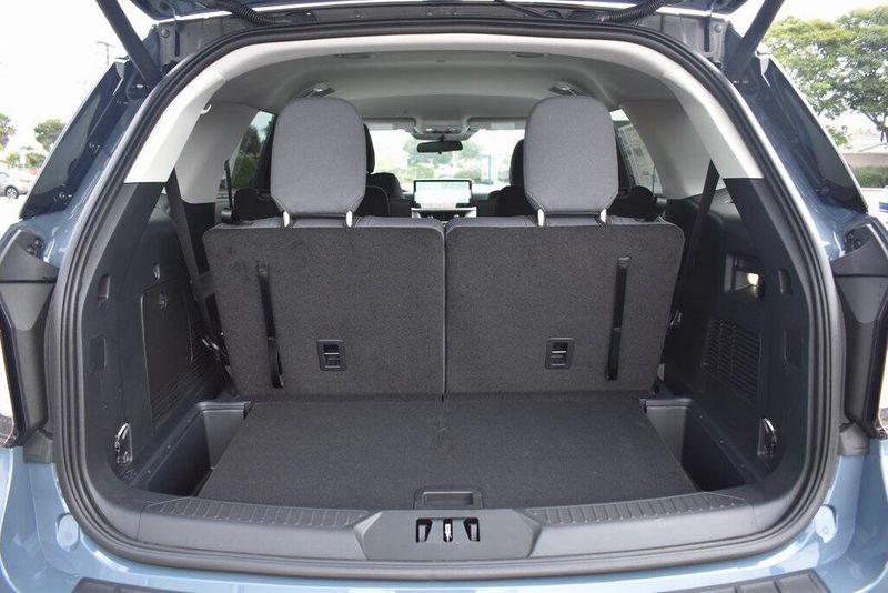 New 2025 Ford Explorer ActiveImage 5