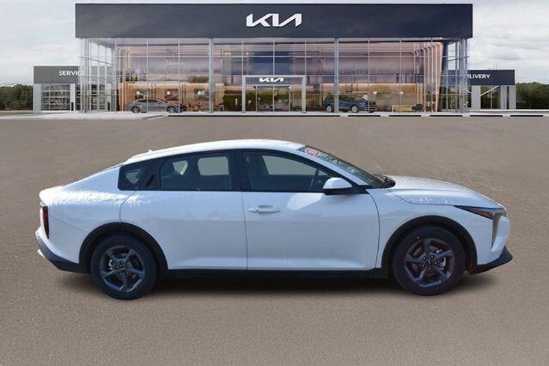New 2026 Kia K4 LXSImage 2