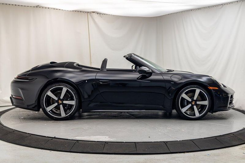 2025 Porsche 911 CarreraImage 6