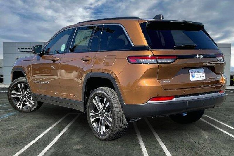 New 2027 Jeep Grand Cherokee Limited 4x4Image 2