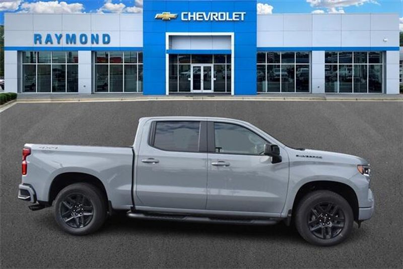 2024 Chevrolet Silverado 1500 RSTImage 2